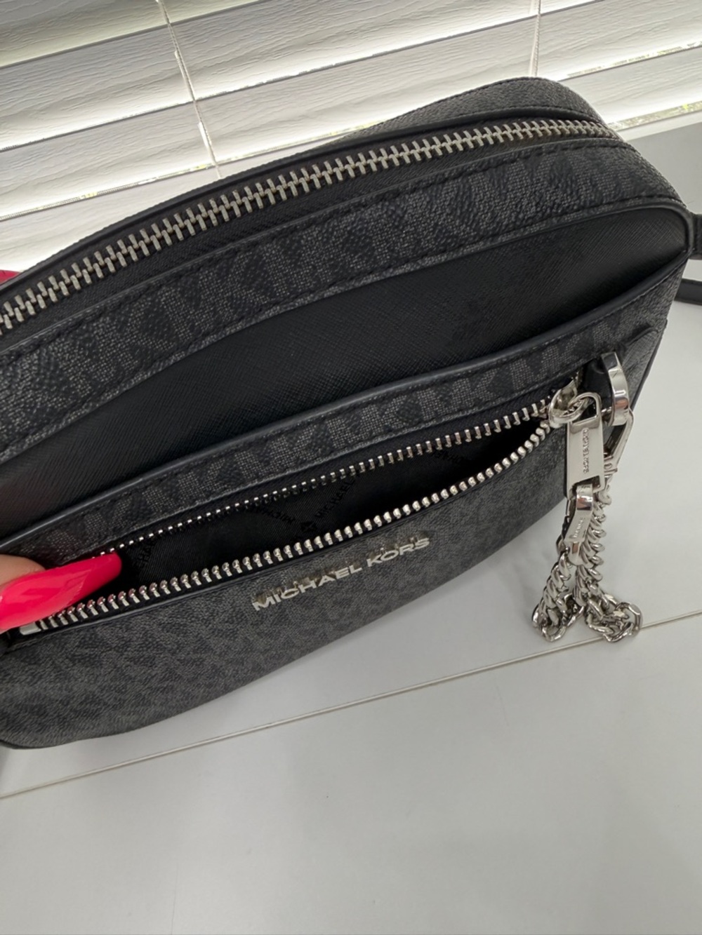 Michael Kors Black MK Signature SAFFIANO LEATHER Chain Crossbody - Picture 2 of 5